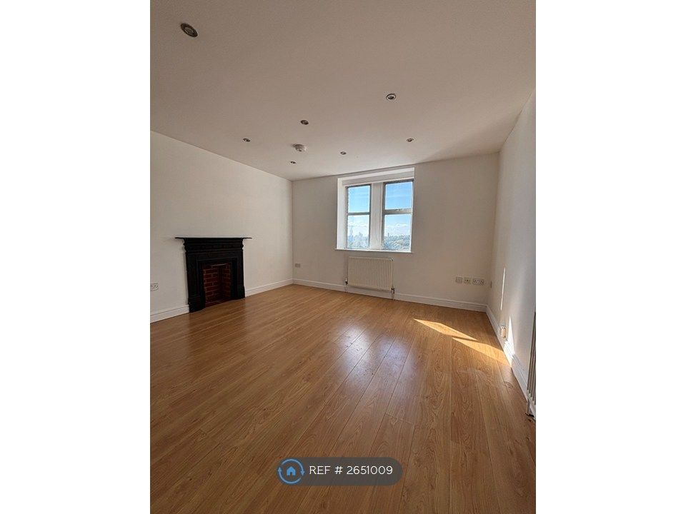 Property photo 1 of 11 Living Room