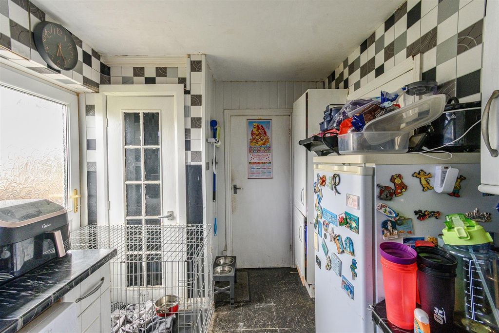Additional image 5 of 2 bed flat for saleLaburnum Close, Barry CF62