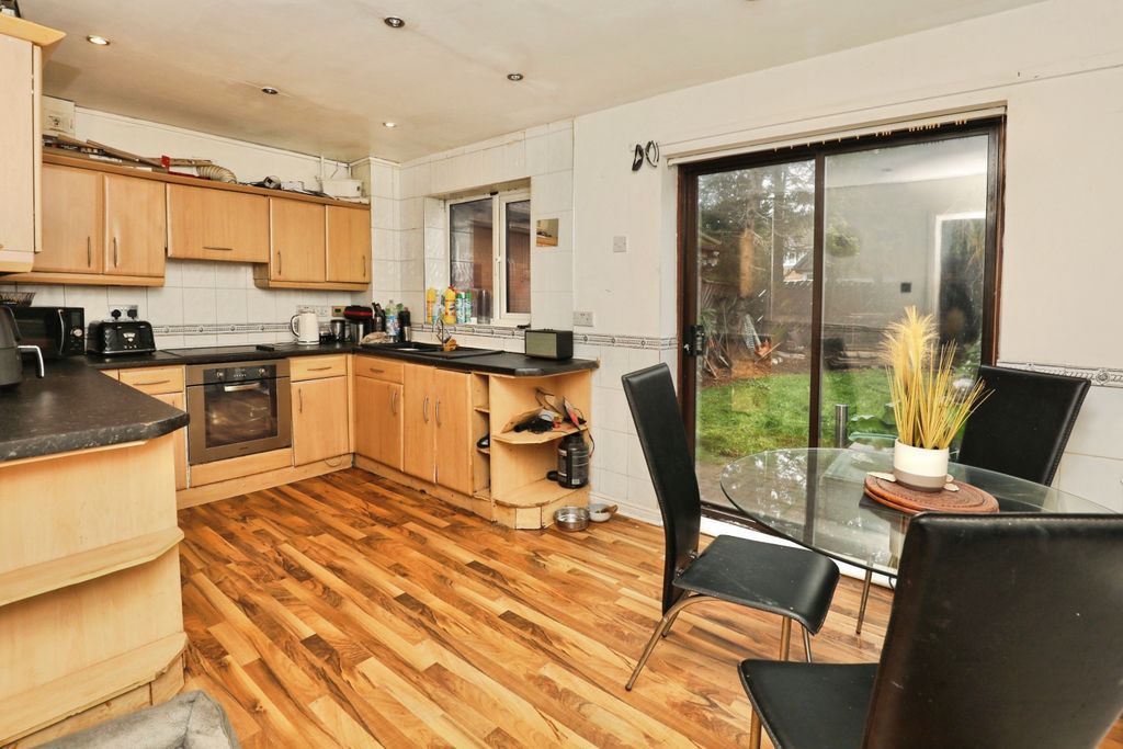 Property photo 3 of 15 Kitchen/Dining Room