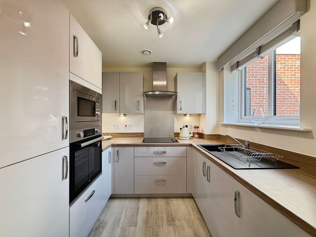 Property photo 3 of 15 Kitchen