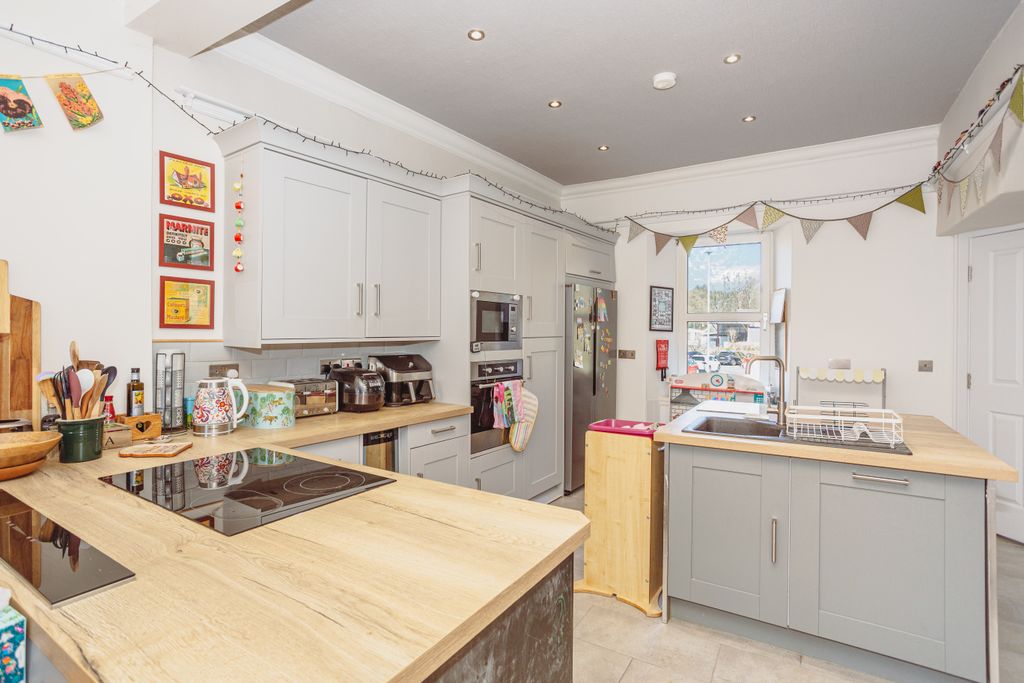 Property photo 2 of 47 Open Plan Kitchen/Dining/Family Room