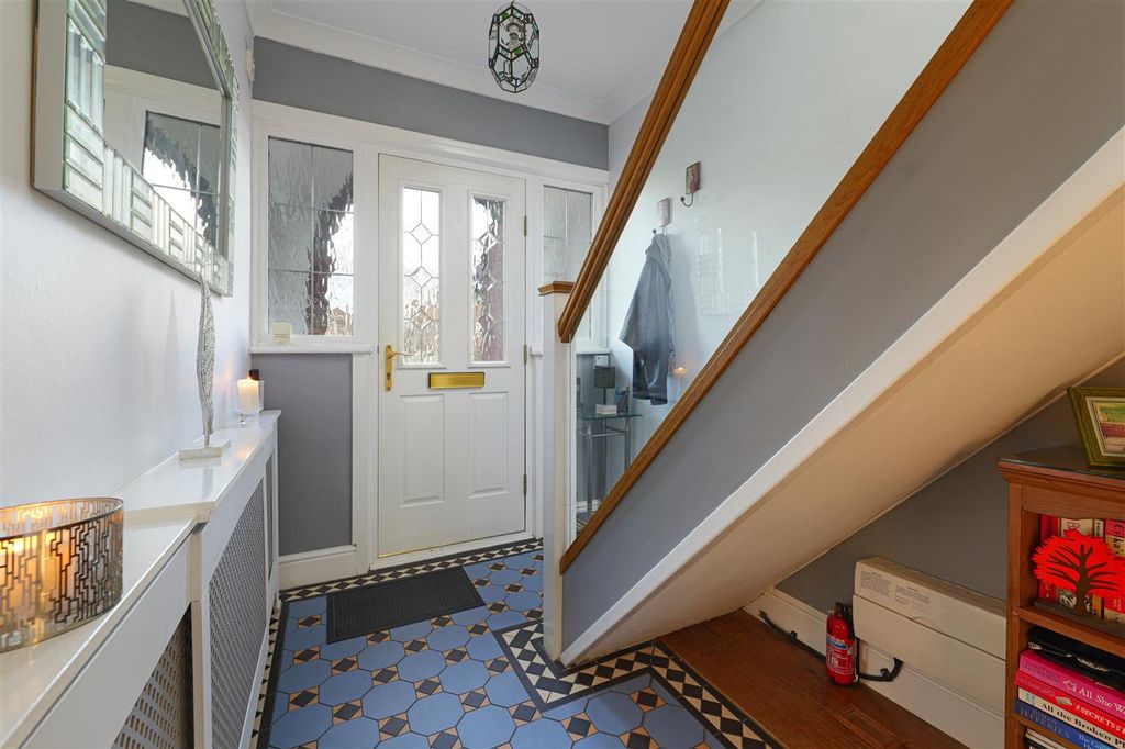 Property photo 3 of 32