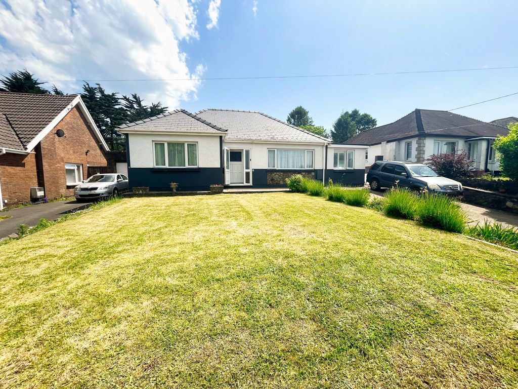 Property photo 3 of 27