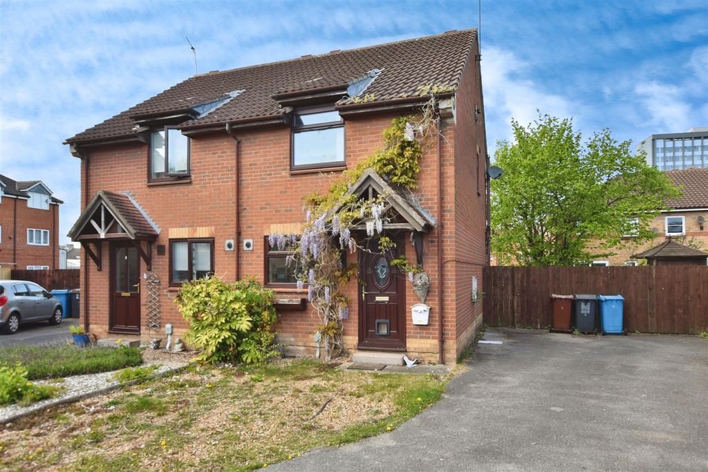Property photo 1 of 7 Externally