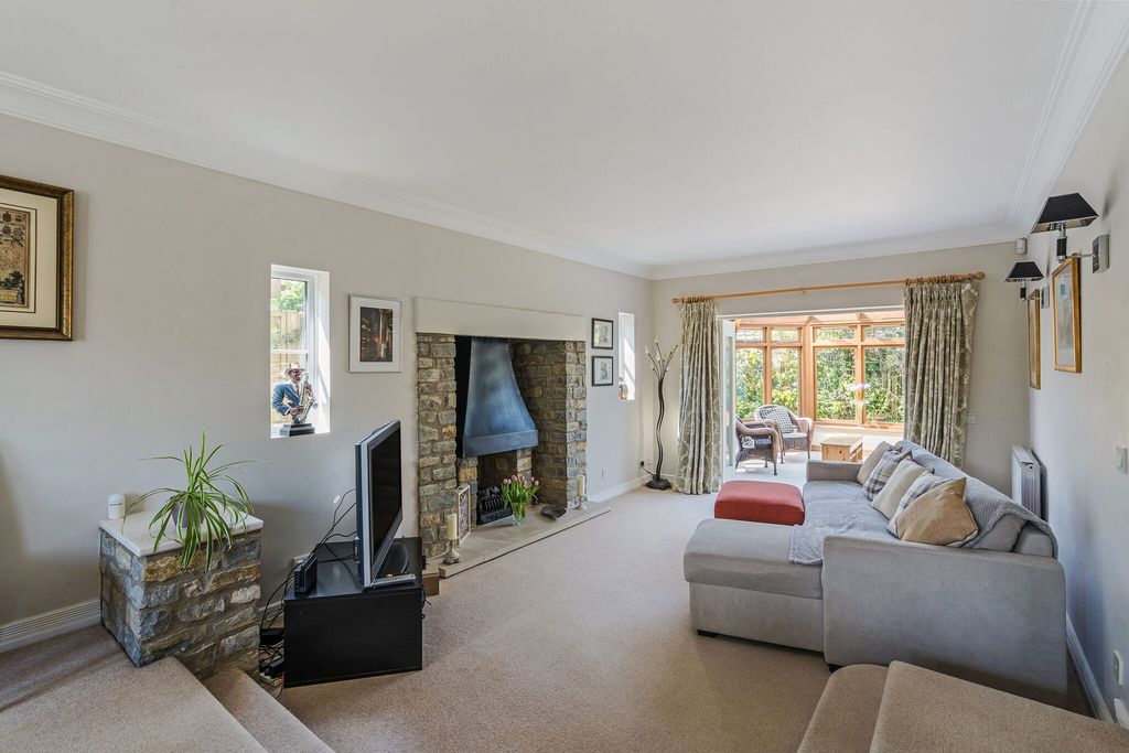 Property photo 3 of 13 Sitting Room