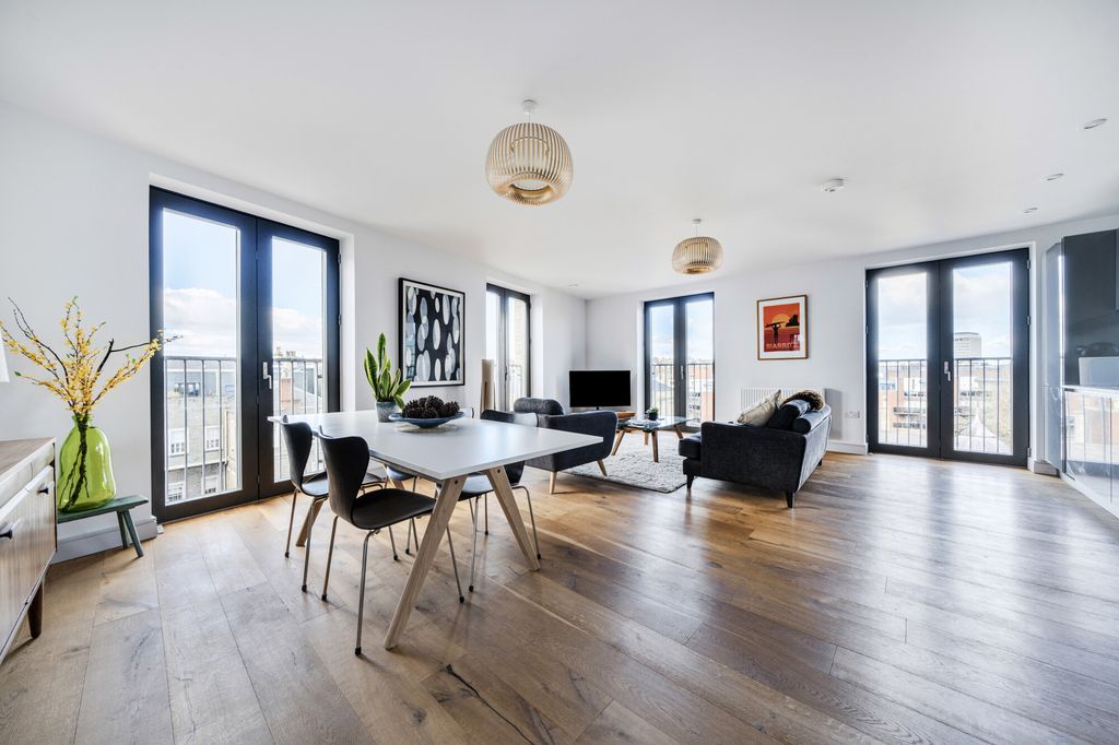 Property photo 1 of 22 Reception