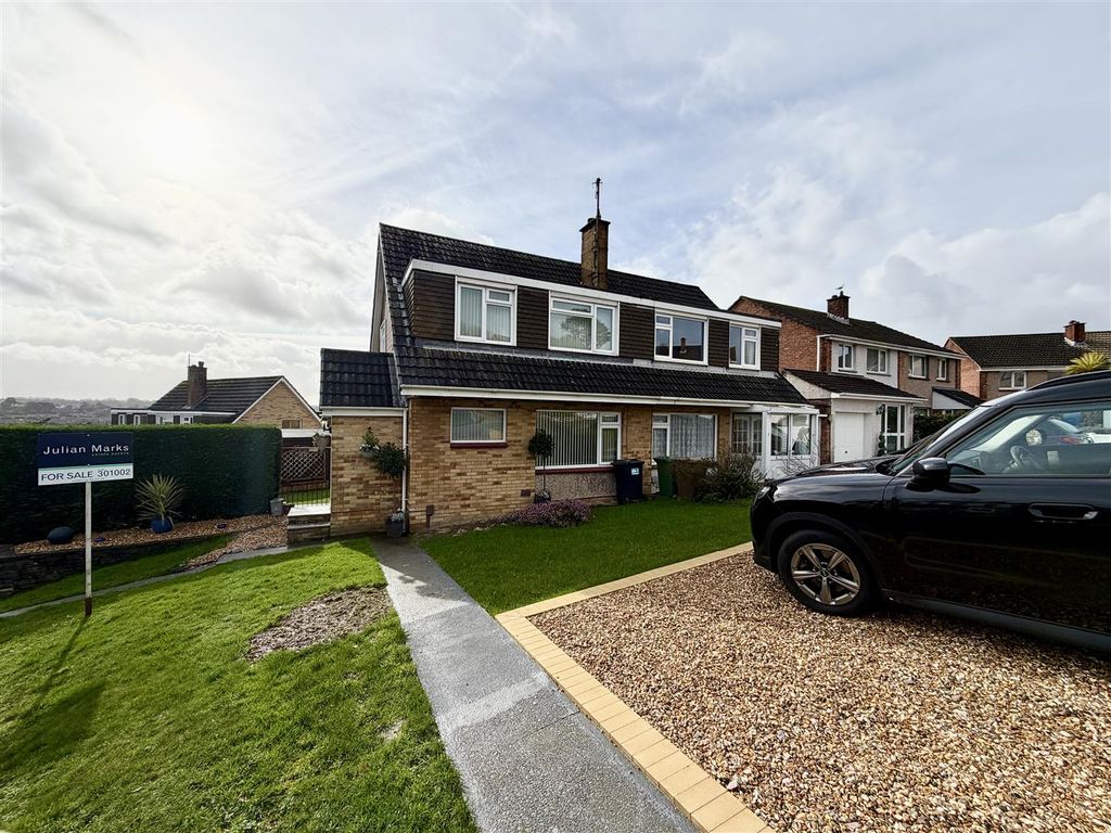 Property photo 1 of 15 Rhodes Close, Colebrook, Pl7 4Bs