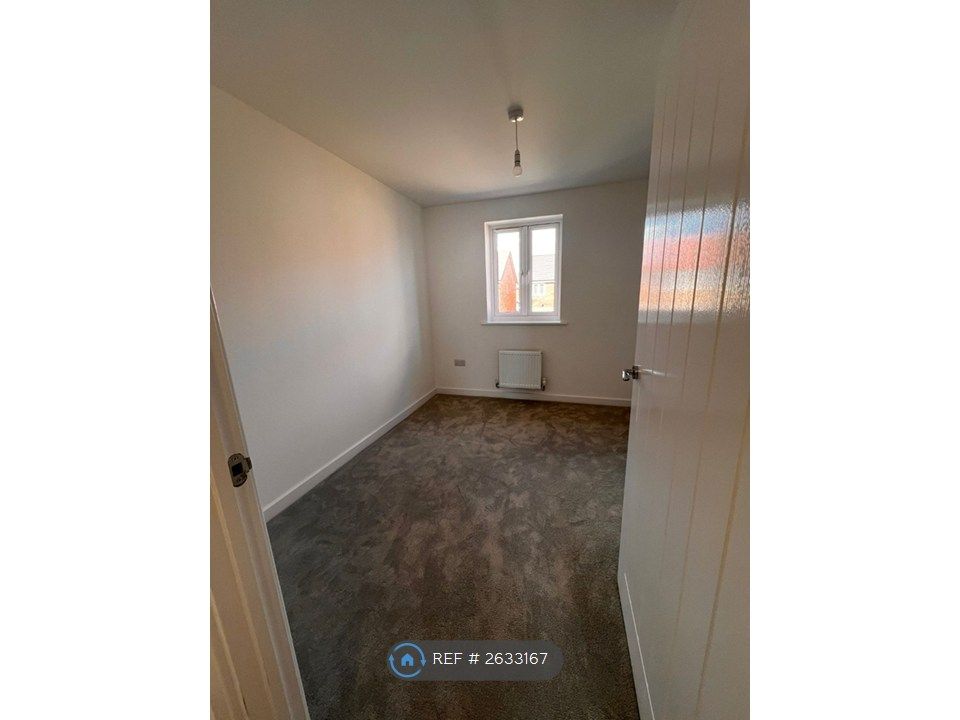 Property photo 2 of 11 3rd Bedroom