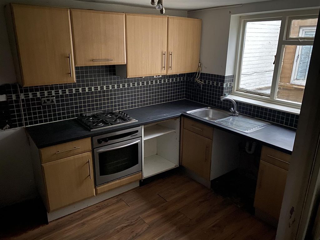 Property photo 3 of 5 Kitchen