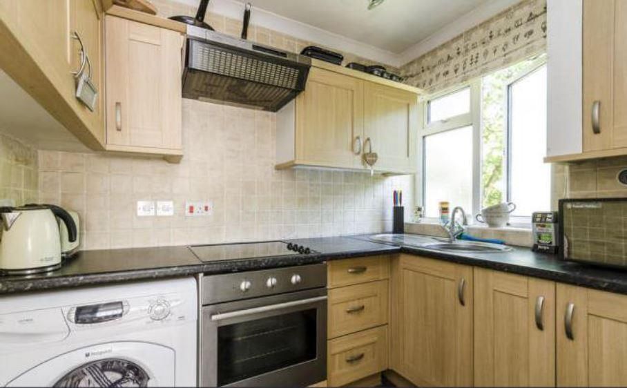 Property photo 3 of 8 Kitchen