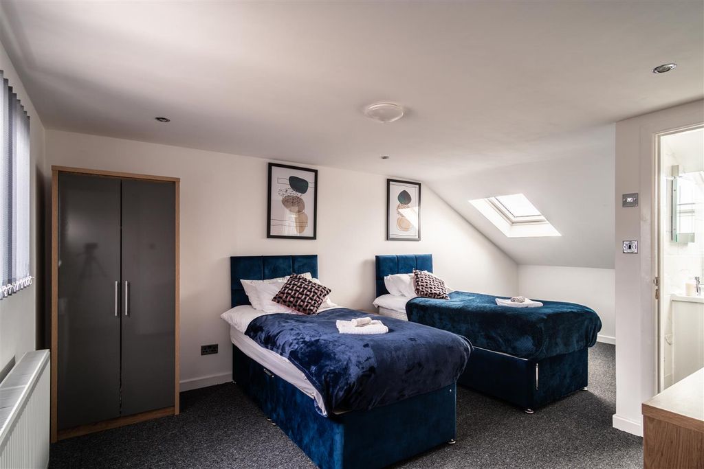 Property photo 2 of 11 Cat07866-Hdr.Jpg