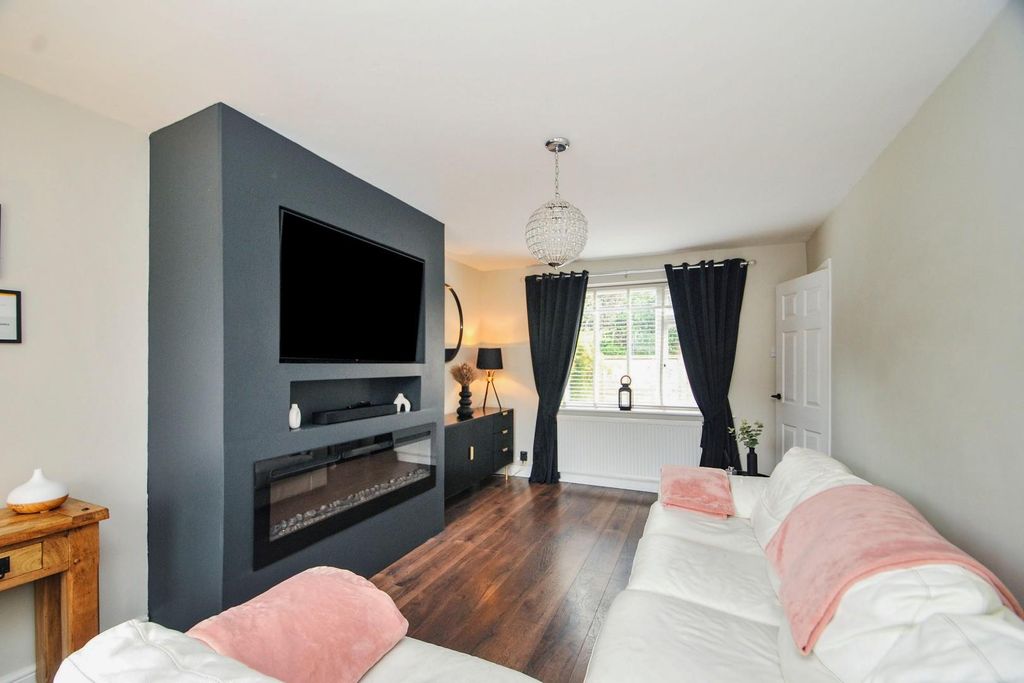 Property photo 3 of 16 Wentworth016.Jpg