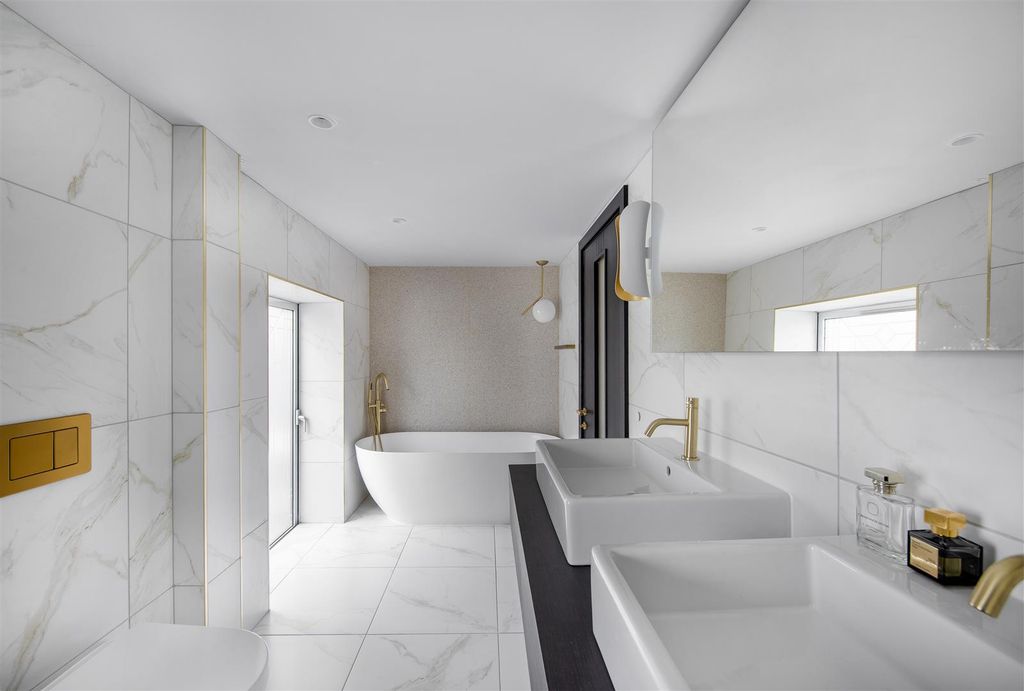 Additional image 14 of 5 bed flat to rentCentury Buildings, St Mary's Parsonage, Manchester M3