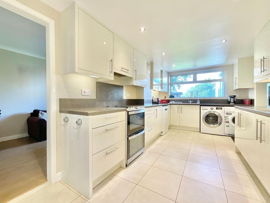 Property photo 2 of 33