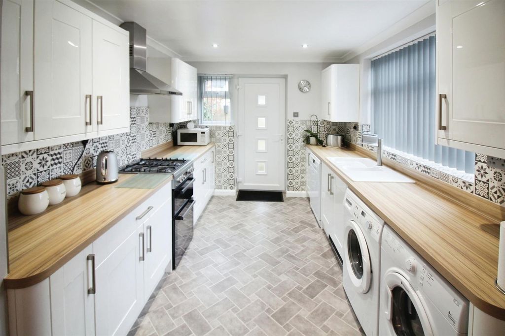 Property photo 3 of 22 Breakfast Kitchen