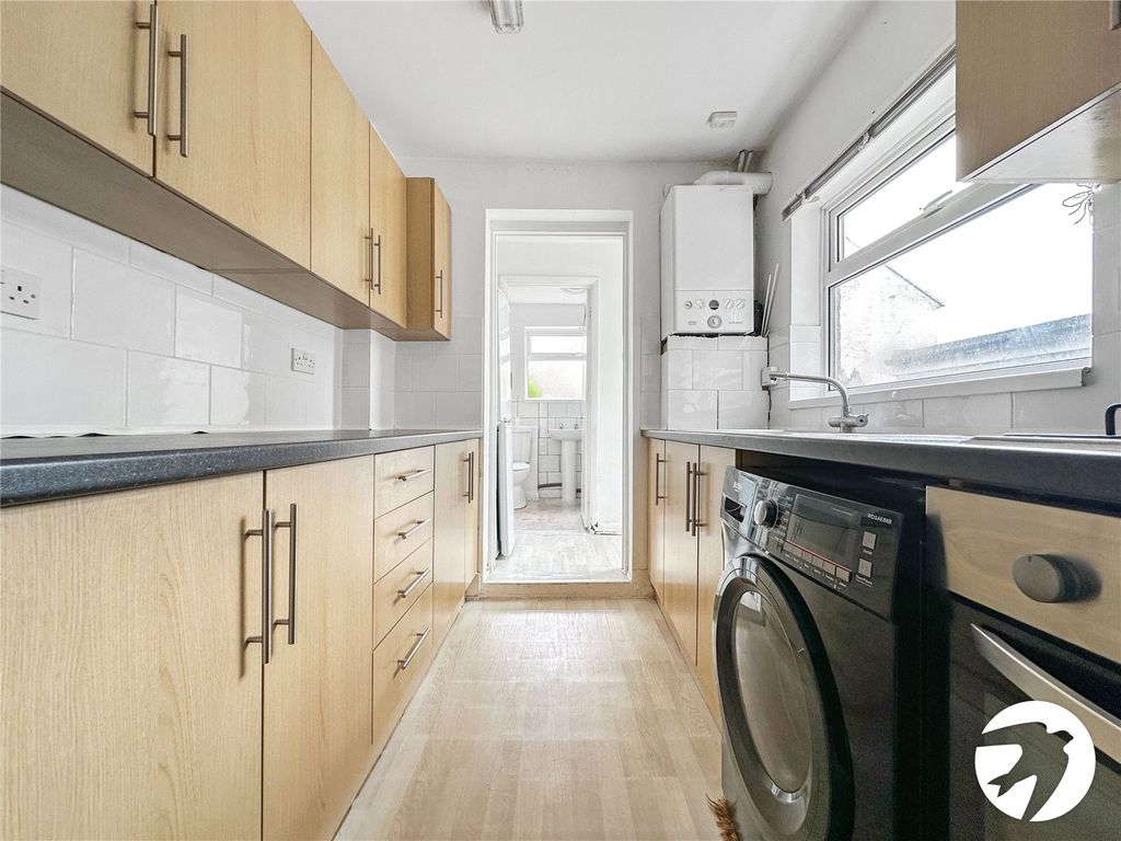 Property photo 2 of 9 Kitchen