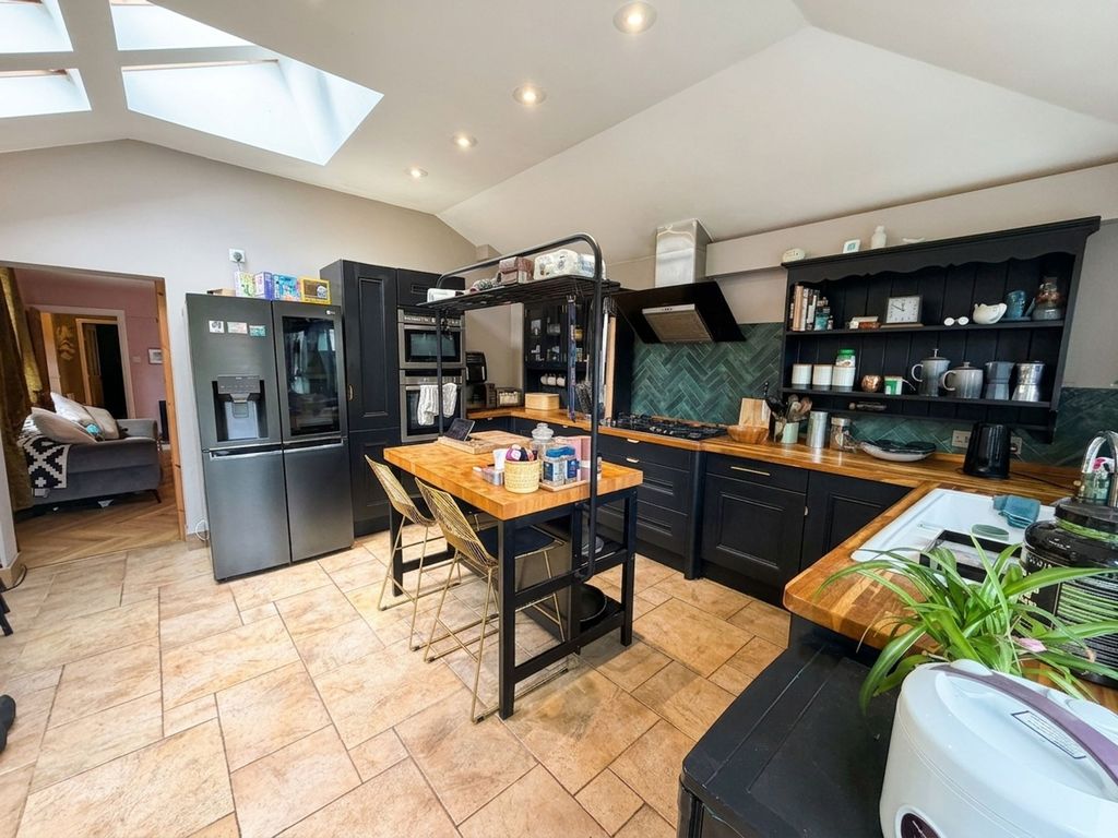 Property photo 2 of 12 Kitchen