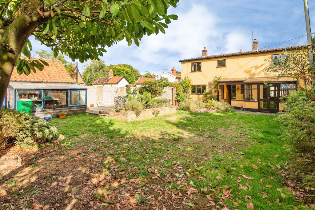 Property photo 2 of 27