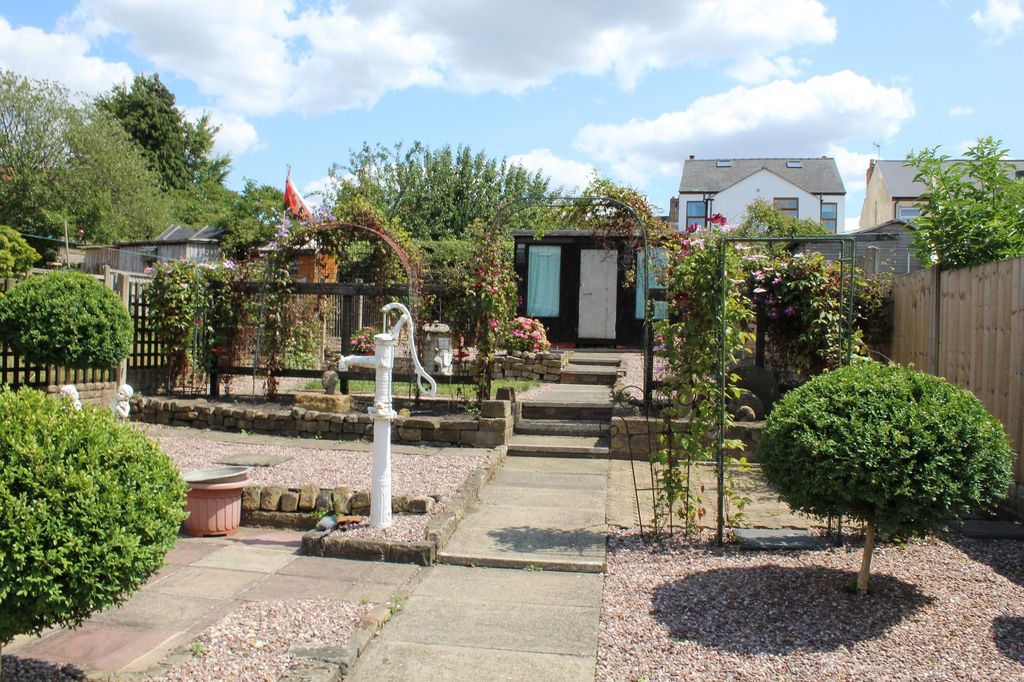 Property photo 2 of 10 Outside