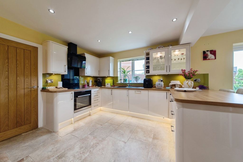 Property photo 3 of 23 Pbox-Img.Jpg