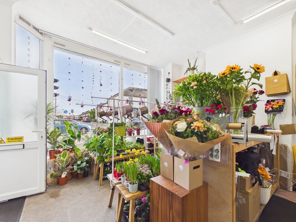 Property photo 2 of 6 Photo 4