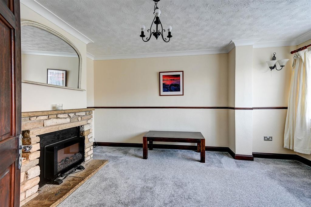Property photo 3 of 19 Lounge.Jpg