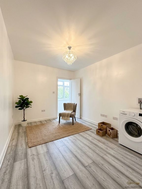 Property photo 1 of 10 Prime Acton Location | 2-Bedroom Garden Flat | Opposite Acton Town Station | W3
