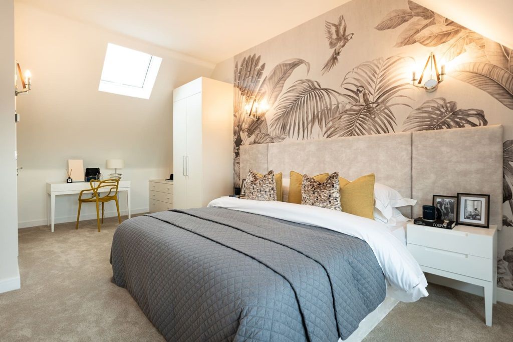 Property photo 1 of 11 King-Size Bedroom With Lots Of Space For Storage