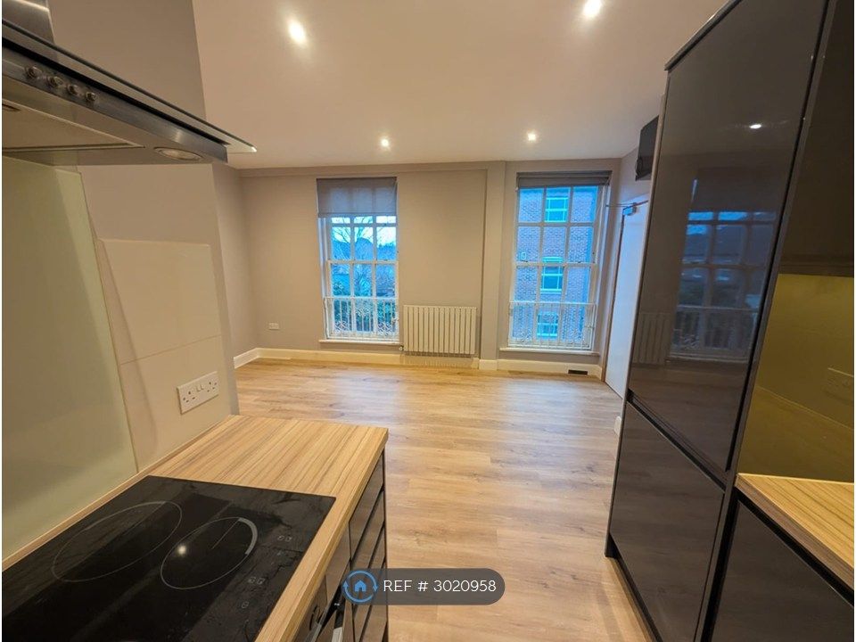 Property photo 3 of 13 Living Room/ Kitchen
