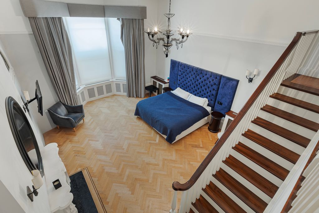 Property photo 3 of 13