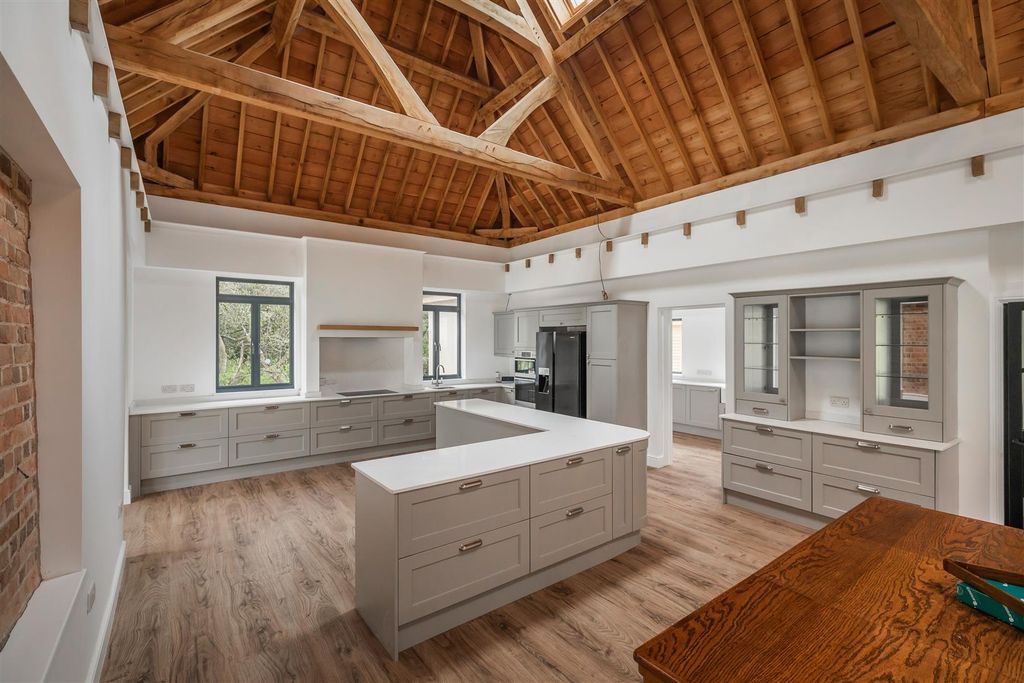 Property photo 3 of 18 Kitchen