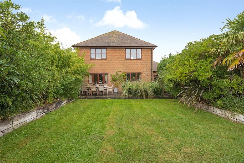 Property photo 2 of 24 Hazlemere Road, Whitstable