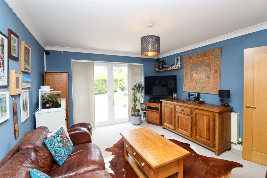 Property photo 3 of 14 Living Room