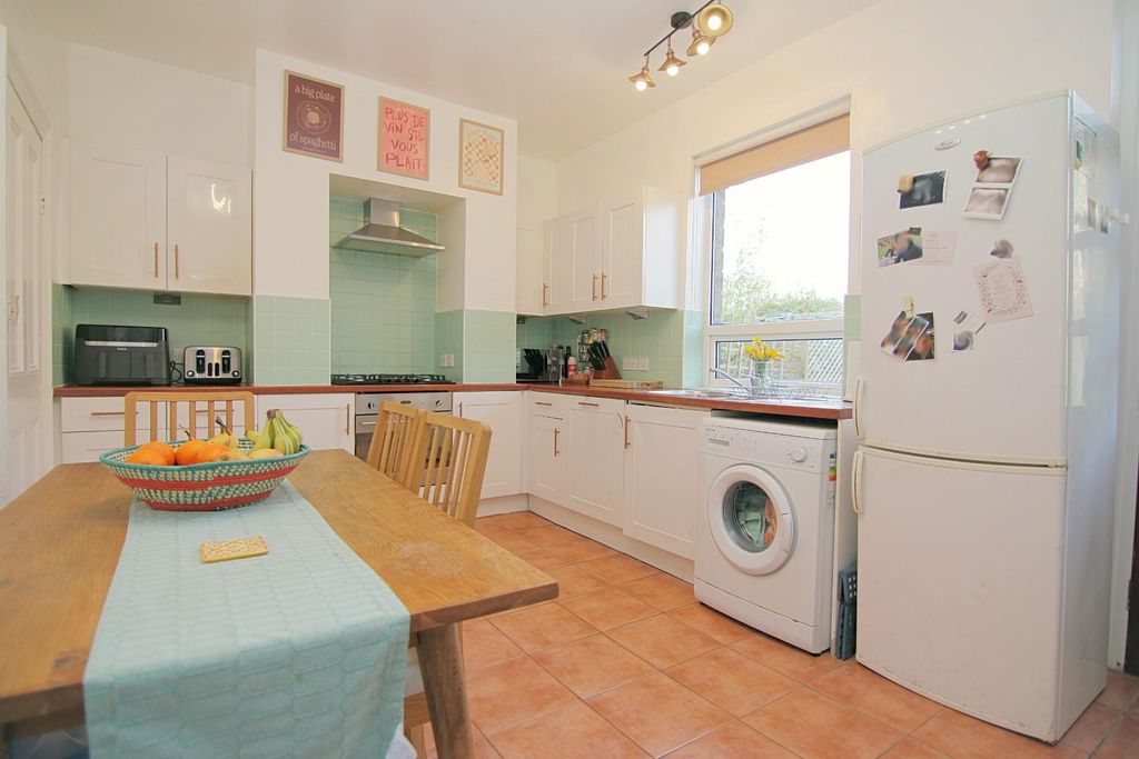Property photo 3 of 19 Dining Kitchen