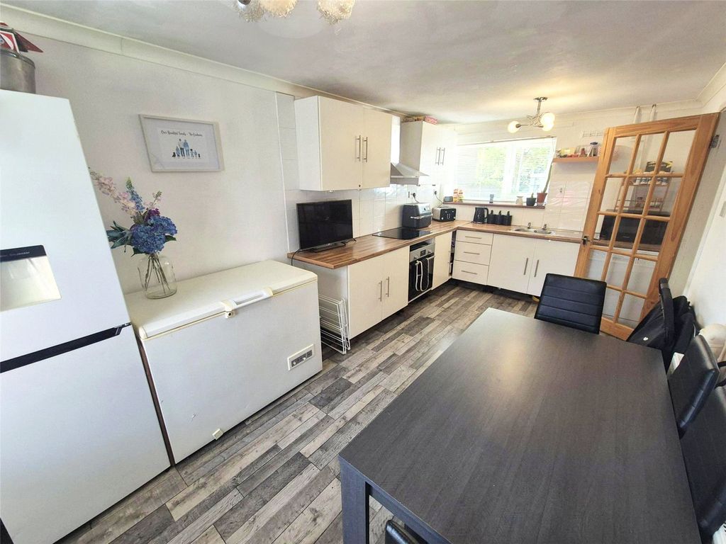 Property photo 2 of 12 Picture No. 27