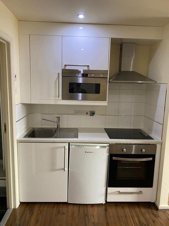 Property photo 2 of 8 Kitchen