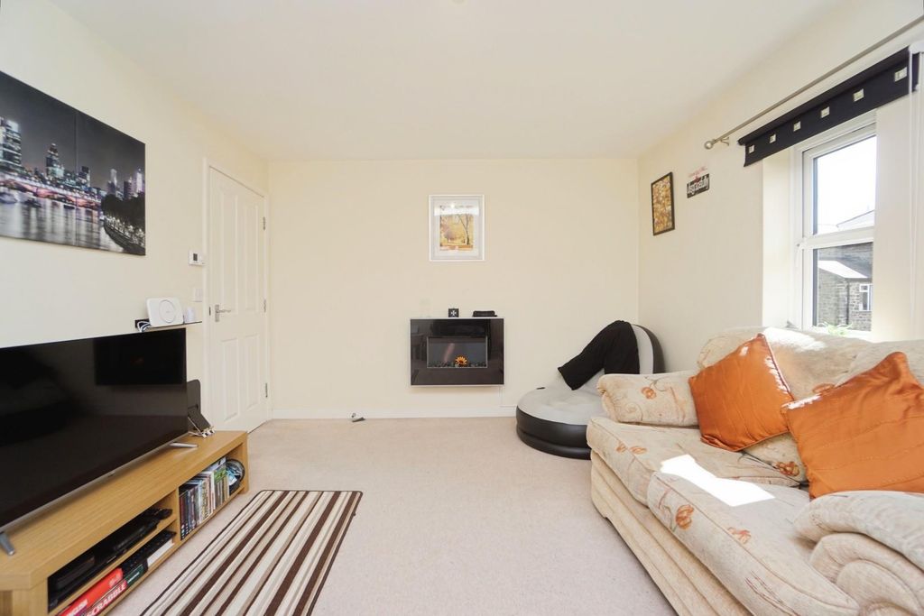 Property photo 1 of 27 Living Room