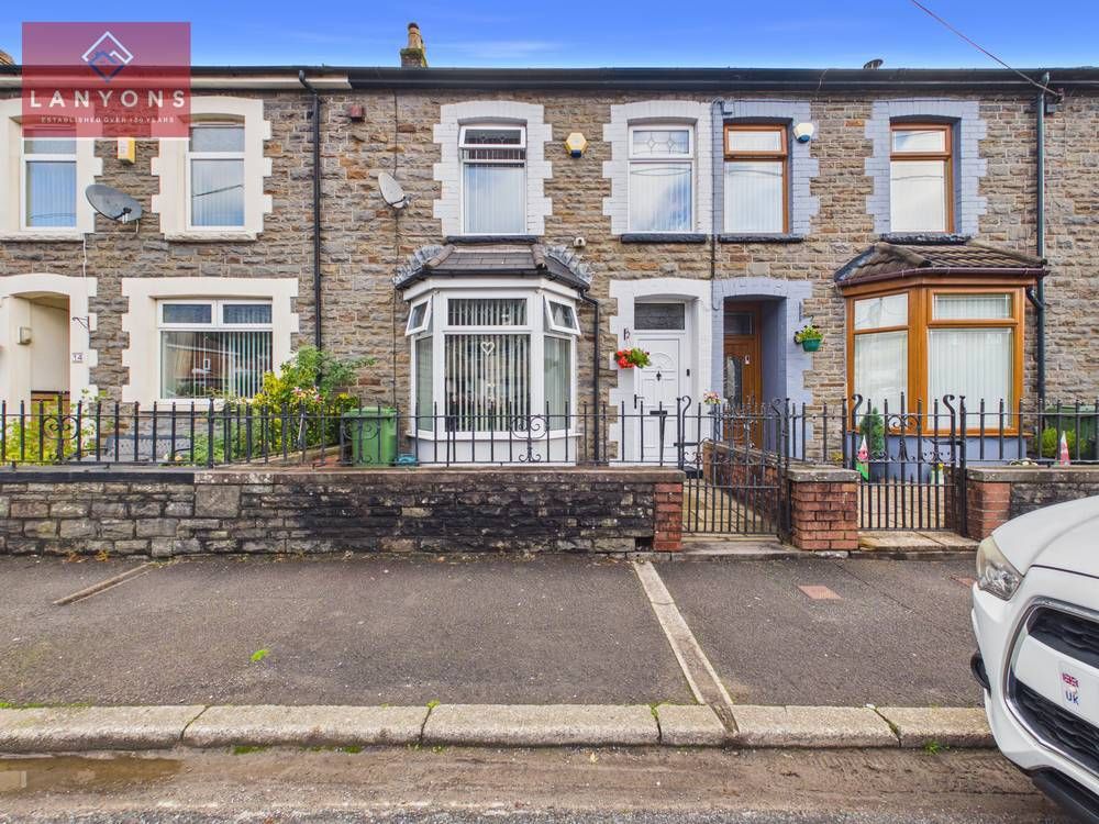 Property photo 1 of 19 Giraffe360-Still002