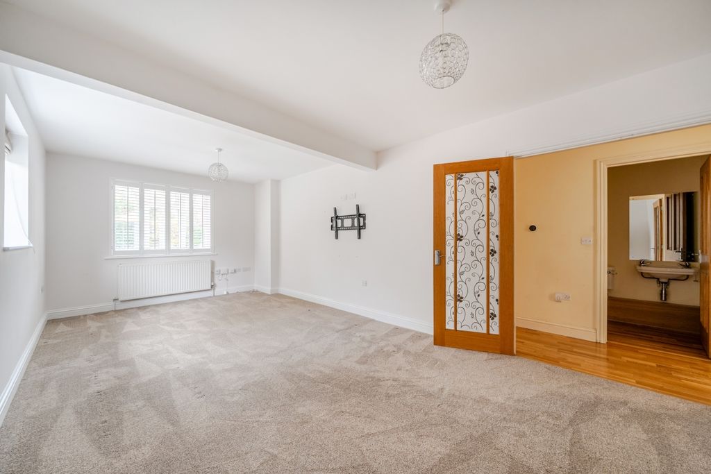 Property photo 3 of 11 Living Room