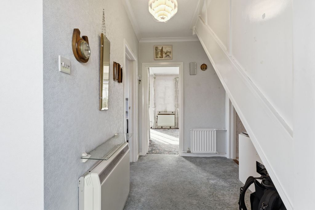 Property photo 3 of 39