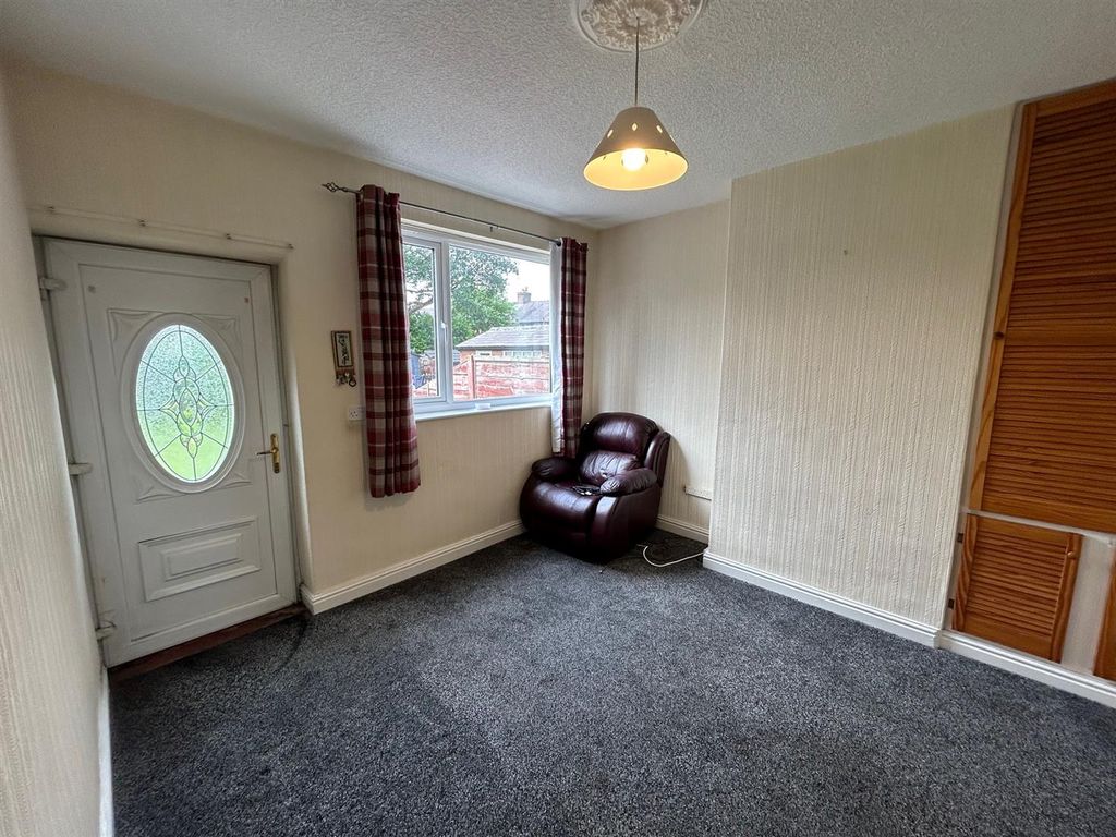 Property photo 2 of 9 Lounge Front.Jpg