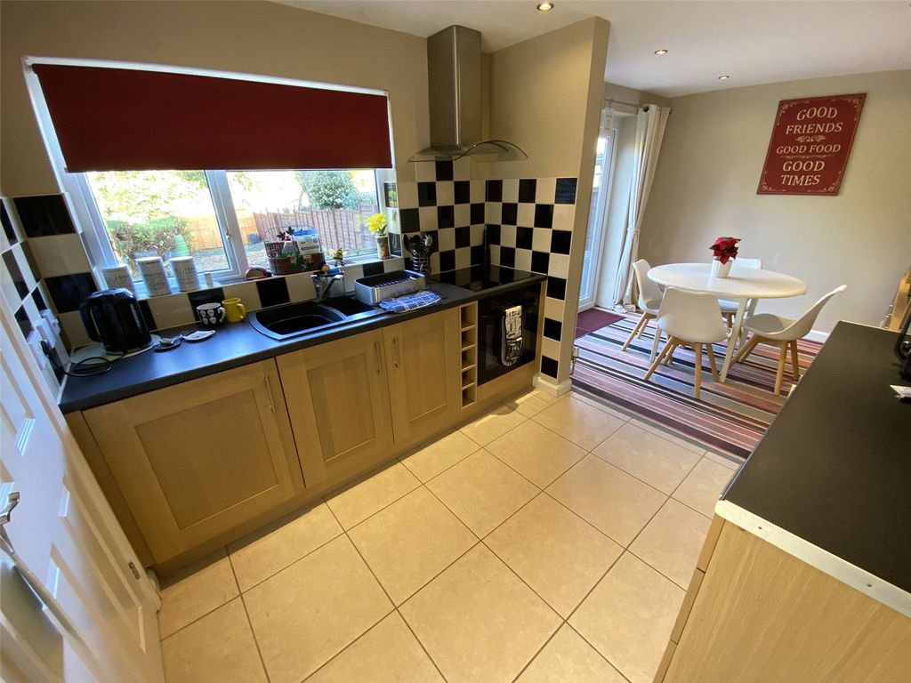 Property photo 2 of 16 Picture No. 14