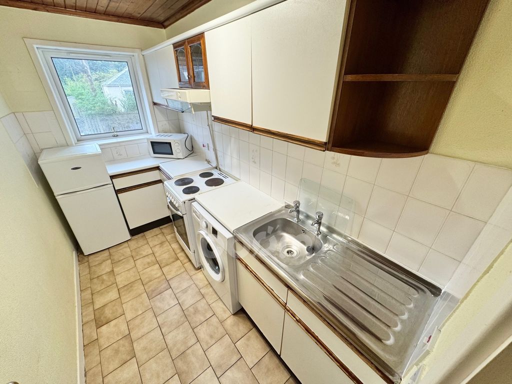 Property photo 3 of 17 Mary Street, Paisley Kitchen Pic