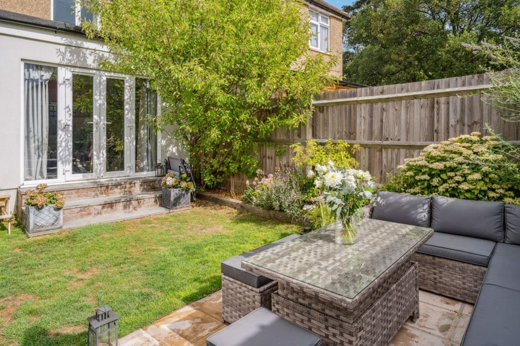 Property photo 2 of 20