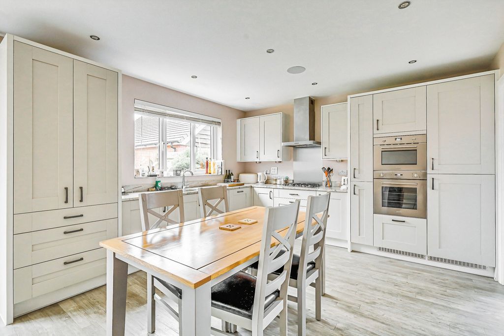 Property photo 2 of 24