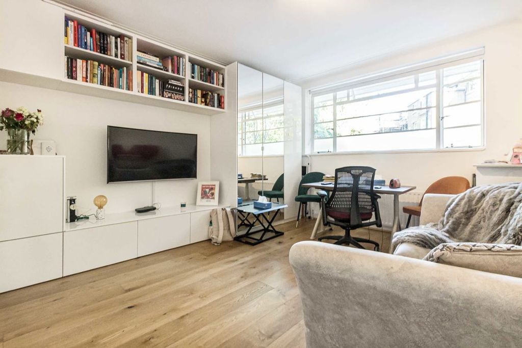 Property photo 1 of 2