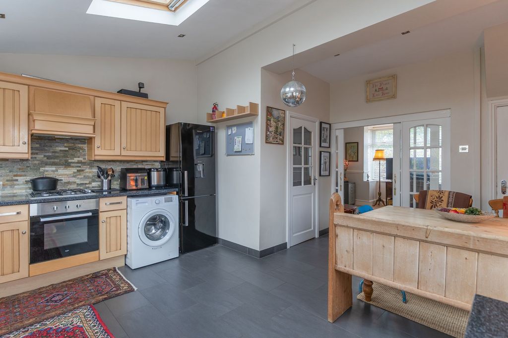 Property photo 3 of 30