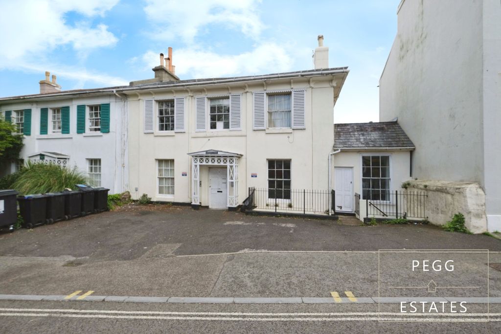 Property photo 2 of 8