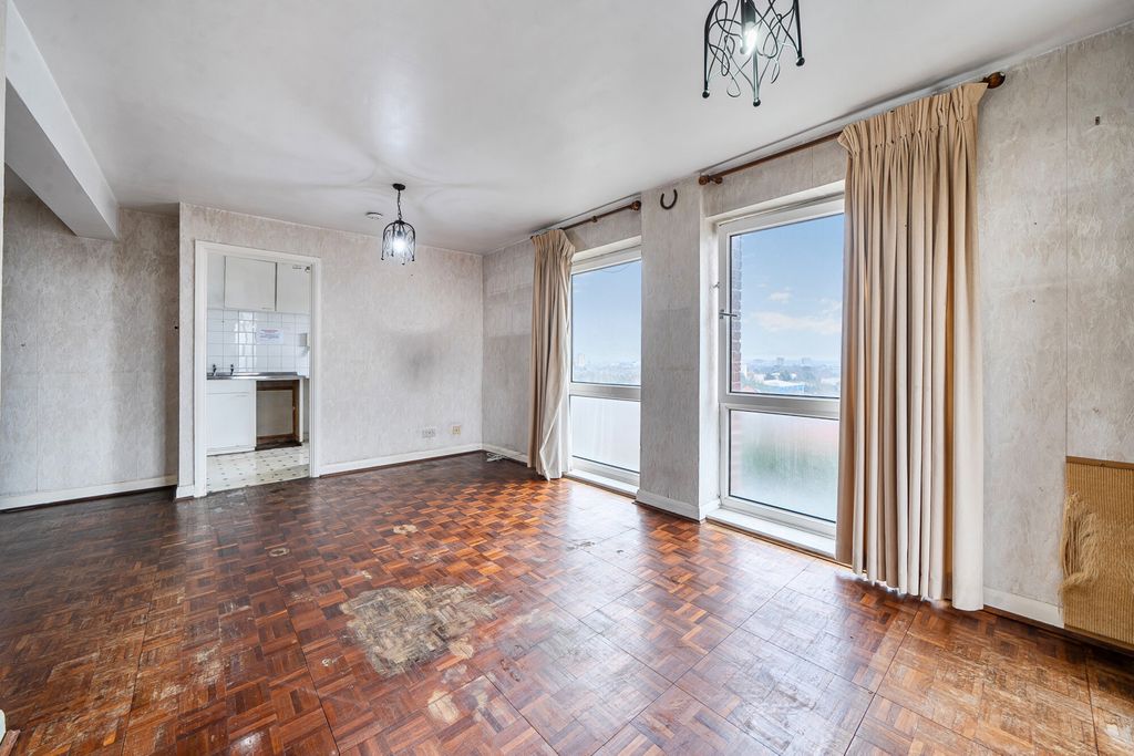 Property photo 1 of 13 1397611-7-6966377...