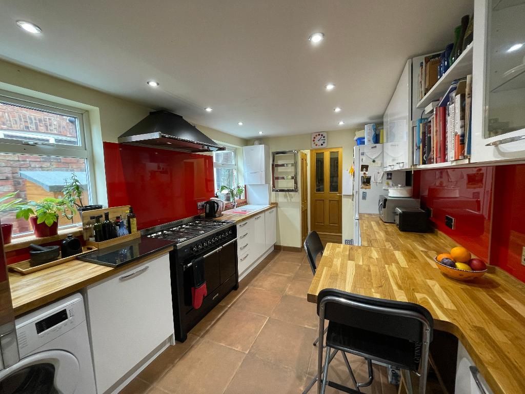 Property photo 2 of 21 Kitchen